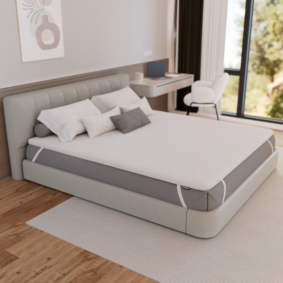 Naddušek Supreme Comfort na krevetu u spavaćoj sobi